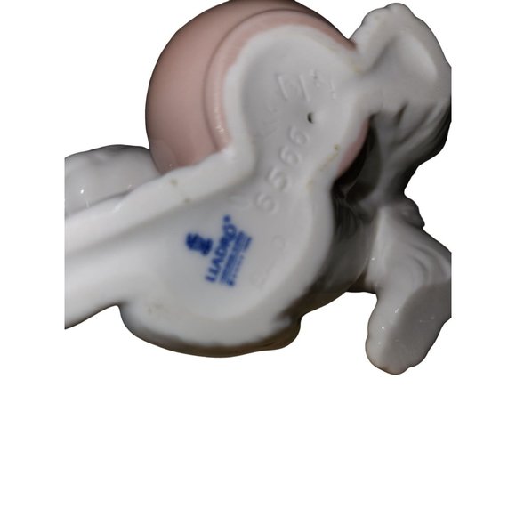 Lladro "Secret Spot Collectible Figurine #06566 Glazed Finish - Picture 9 of 9